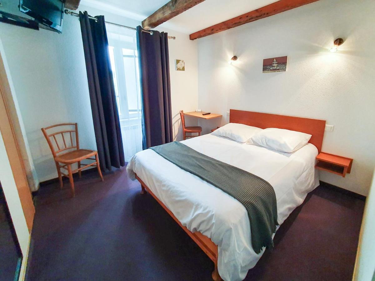 Hotel Les Tilleuls De Pareloup A Salles-Curan Dış mekan fotoğraf