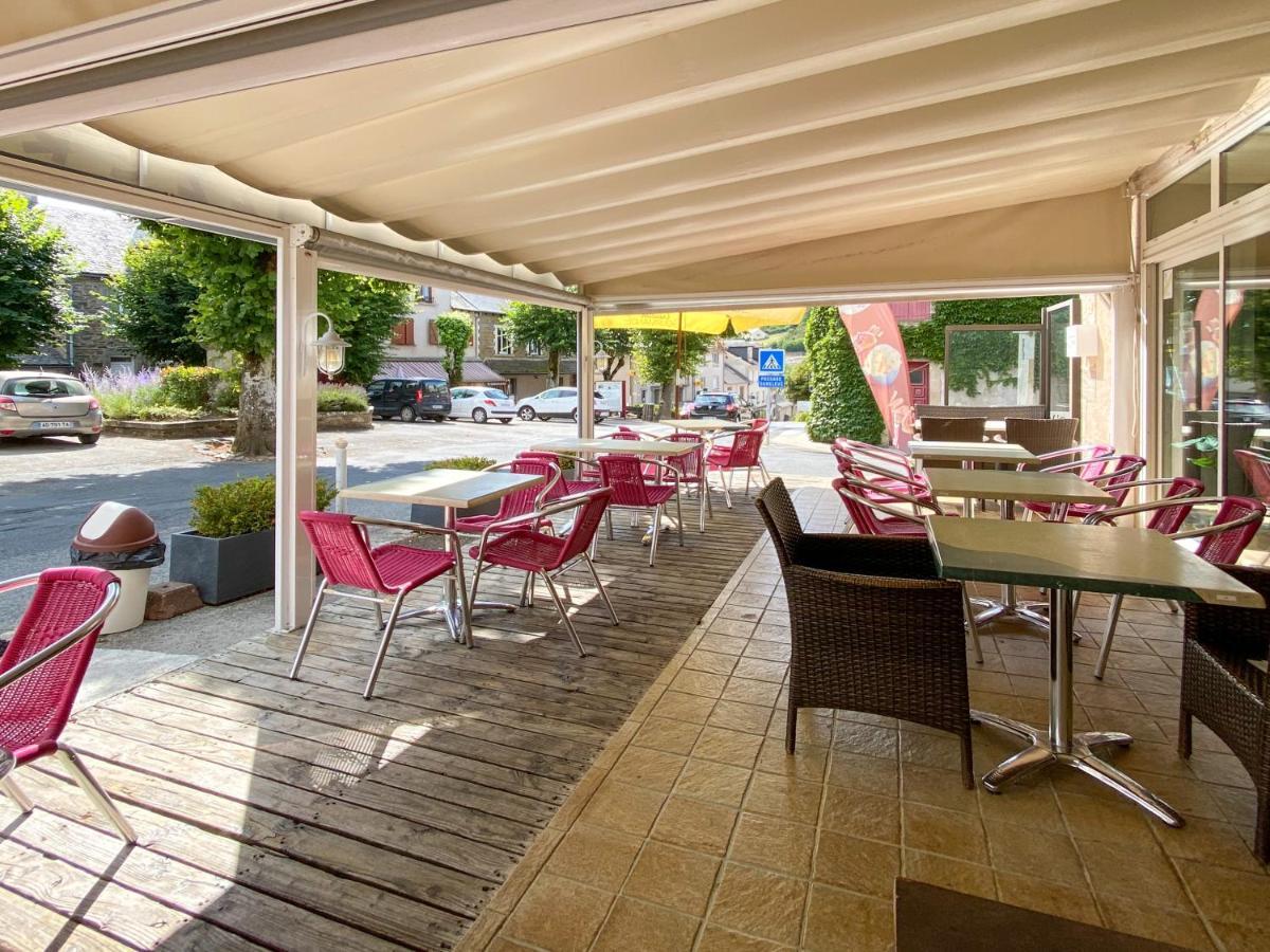 Hotel Les Tilleuls De Pareloup A Salles-Curan Dış mekan fotoğraf