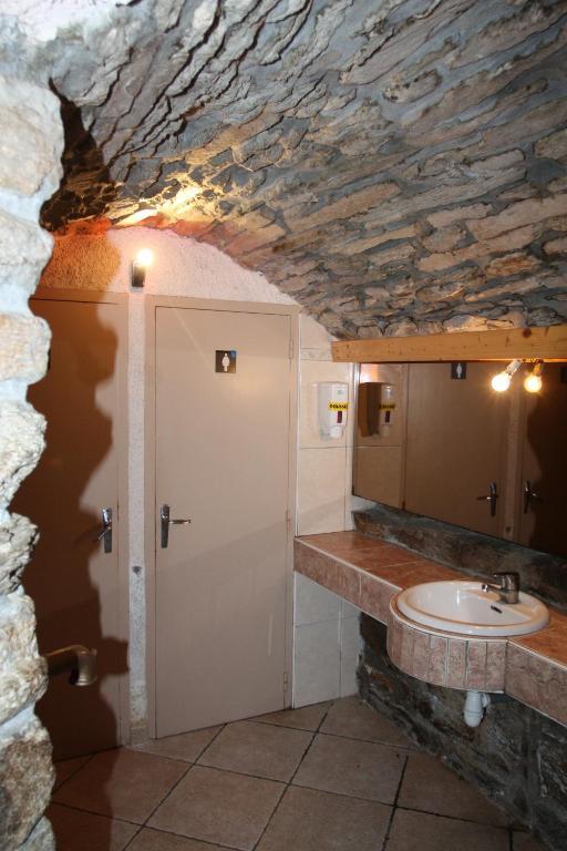 Hotel Les Tilleuls De Pareloup A Salles-Curan Dış mekan fotoğraf
