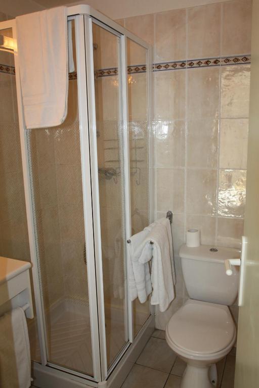 Hotel Les Tilleuls De Pareloup A Salles-Curan Dış mekan fotoğraf