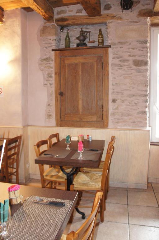 Hotel Les Tilleuls De Pareloup A Salles-Curan Dış mekan fotoğraf