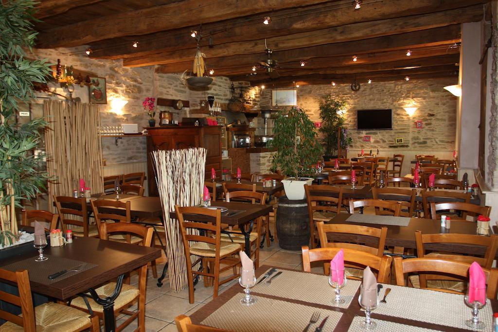 Hotel Les Tilleuls De Pareloup A Salles-Curan Dış mekan fotoğraf